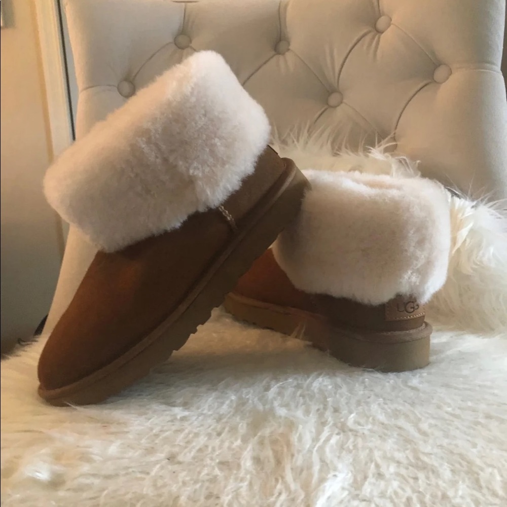 UGG Mini Fluff Genuine Shaerling Bootie Size 8